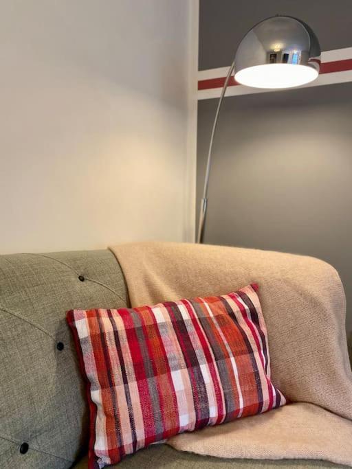 Rhubarb Retreat - Stylish House, Sleeps 5, 10 Mins To & Parking & Garden
