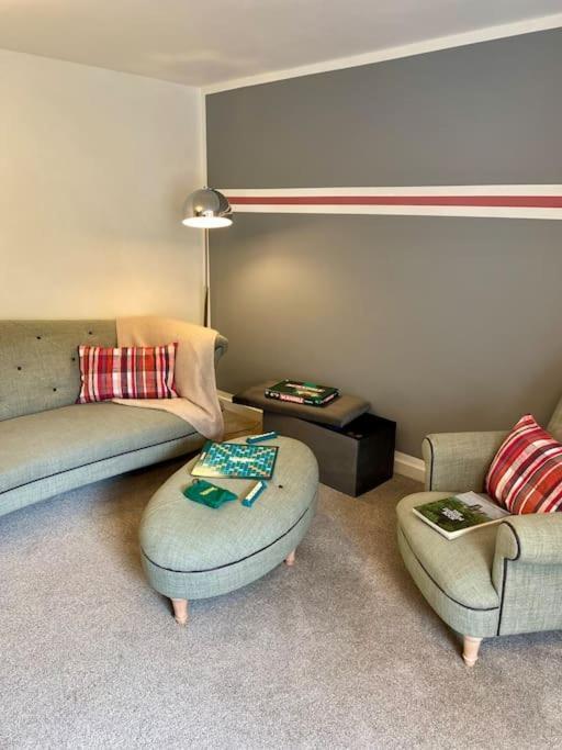 Rhubarb Retreat - Stylish House, Sleeps 5, 10 Mins To & Parking & Garden Casa vacanze