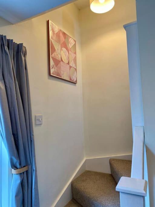 Rhubarb Retreat - Stylish House, Sleeps 5, 10 Mins To & Parking & Garden Durham