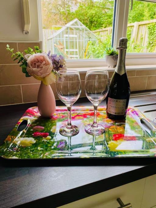 Rhubarb Retreat - Stylish House, Sleeps 5, 10 Mins To & Parking & Garden Casa vacanze *