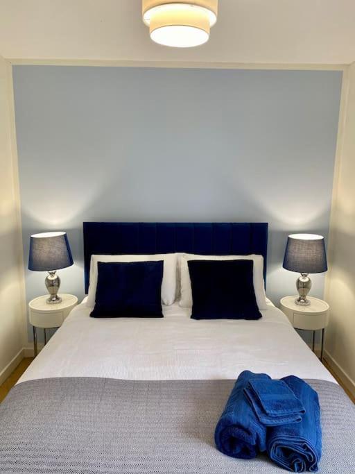 Rhubarb Retreat - Stylish House, Sleeps 5, 10 Mins To & Parking & Garden * Durham