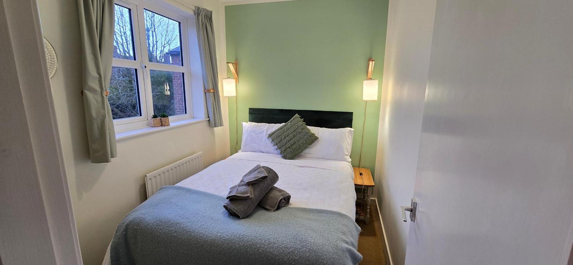 Rhubarb Retreat - Stylish House, Sleeps 5, 10 Mins To & Parking & Garden * Durham