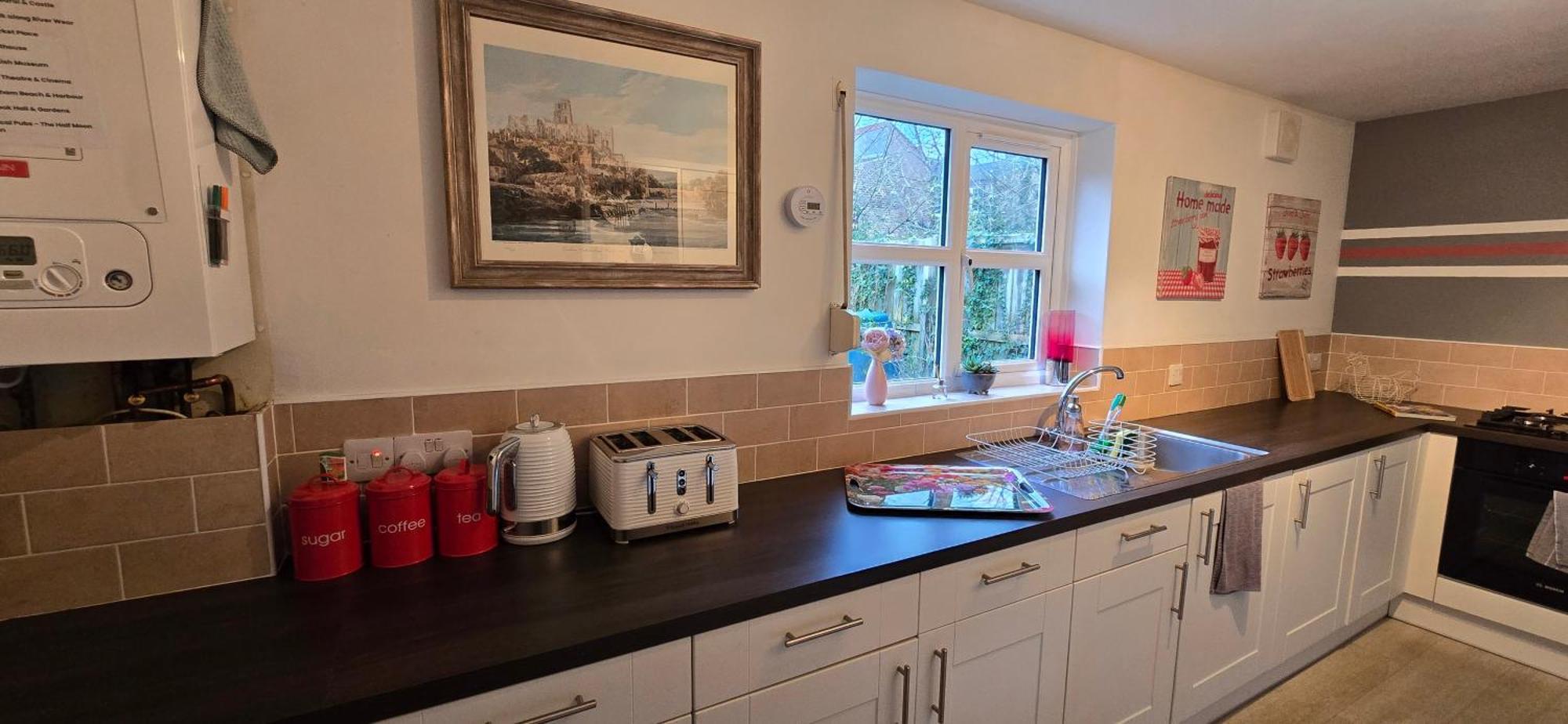Rhubarb Retreat - Stylish House, Sleeps 5, 10 Mins To & Parking & Garden