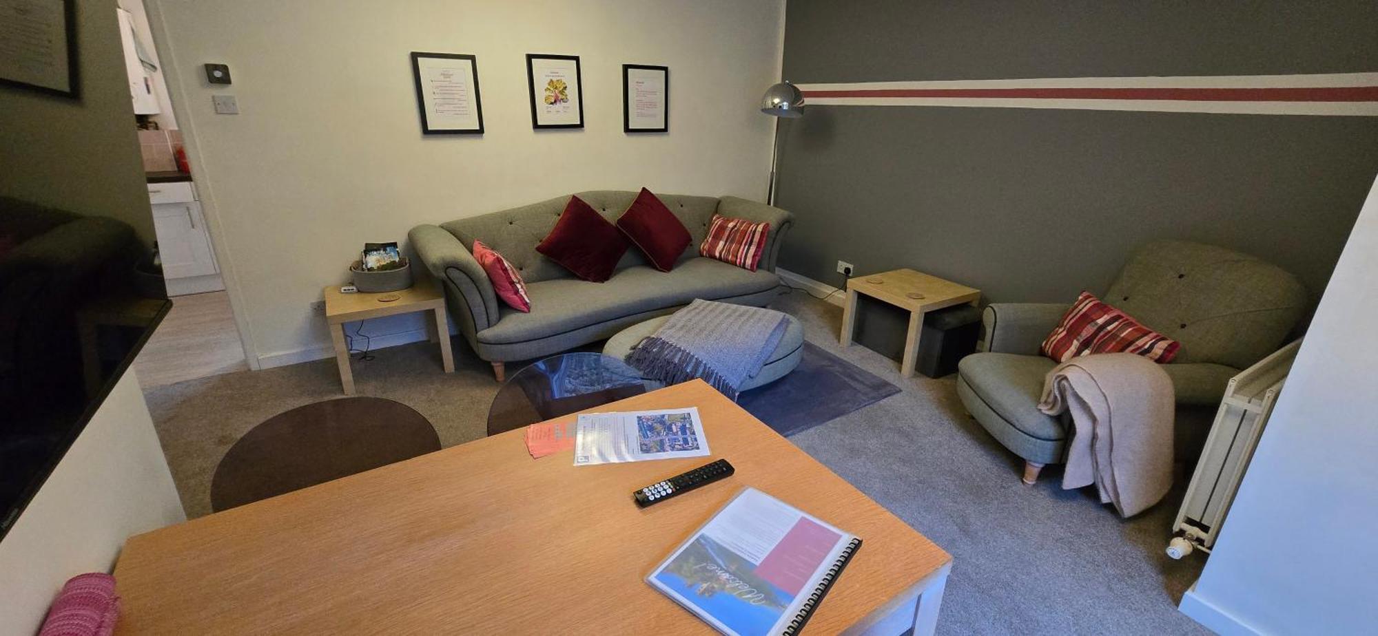 Rhubarb Retreat - Stylish House, Sleeps 5, 10 Mins To & Parking & Garden Holiday home
