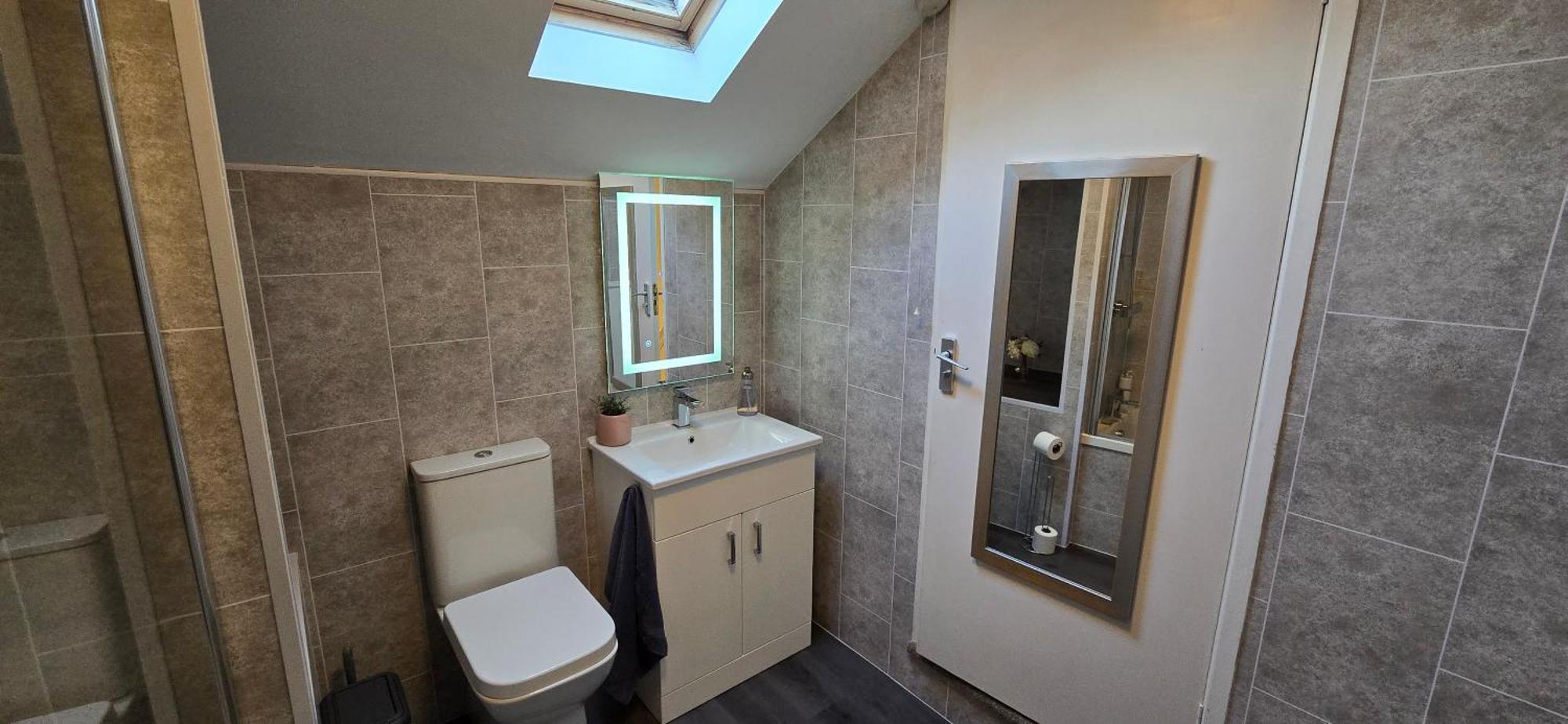 Holiday home Rhubarb Retreat - Stylish House, Sleeps 5, 10 Mins To & Parking & Garden Durham