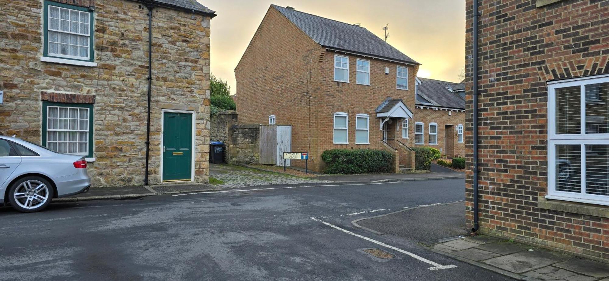 Rhubarb Retreat - Stylish House, Sleeps 5, 10 Mins To & Parking & Garden *