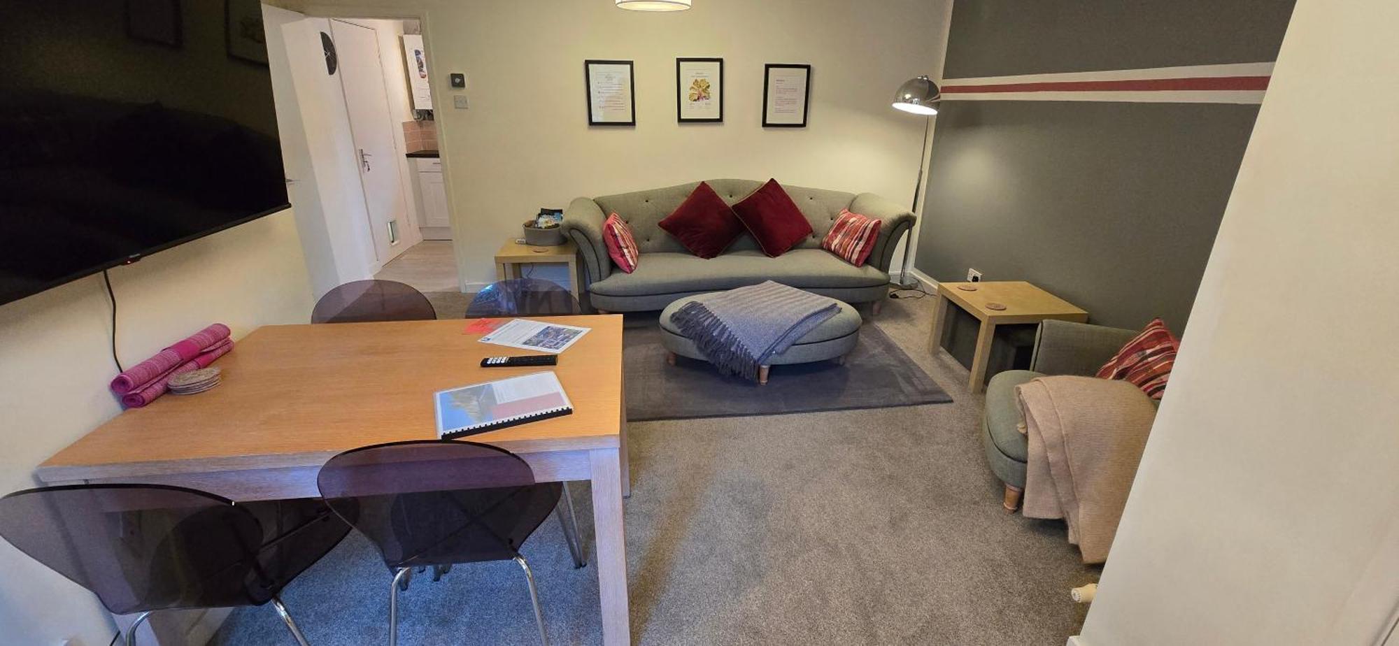 Rhubarb Retreat - Stylish House, Sleeps 5, 10 Mins To & Parking & Garden * Durham