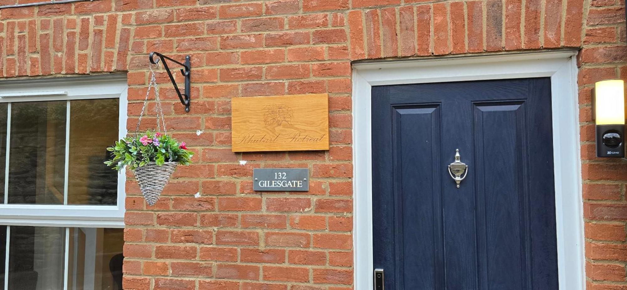 Holiday home Rhubarb Retreat - Stylish House, Sleeps 5, 10 Mins To & Parking & Garden