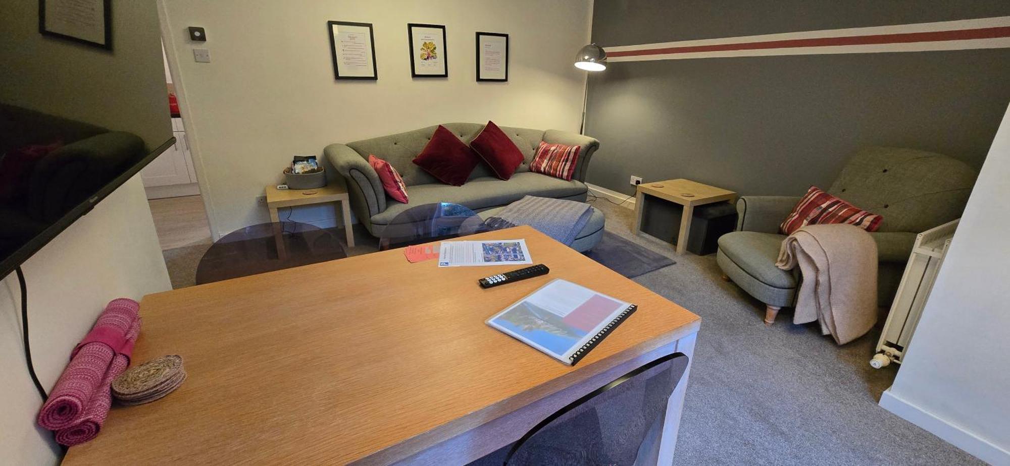 Rhubarb Retreat - Stylish House, Sleeps 5, 10 Mins To & Parking & Garden Durham