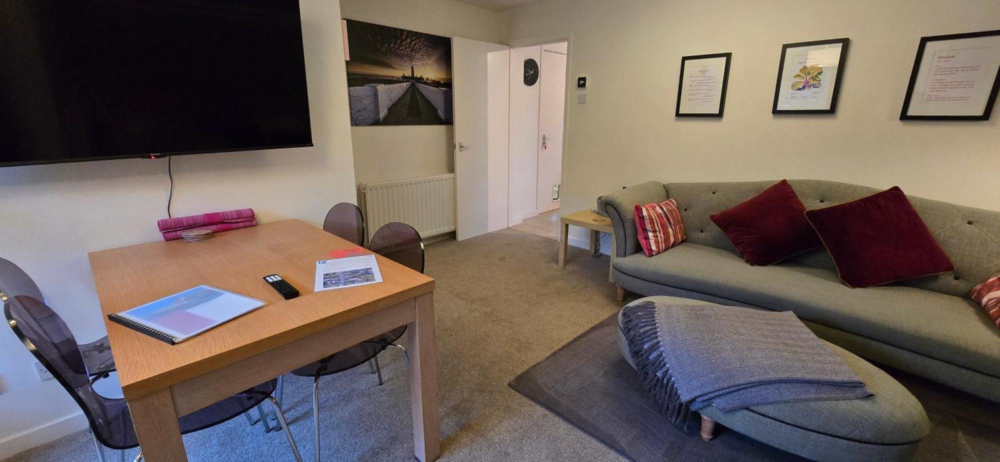 Holiday home Rhubarb Retreat - Stylish House, Sleeps 5, 10 Mins To & Parking & Garden Durham