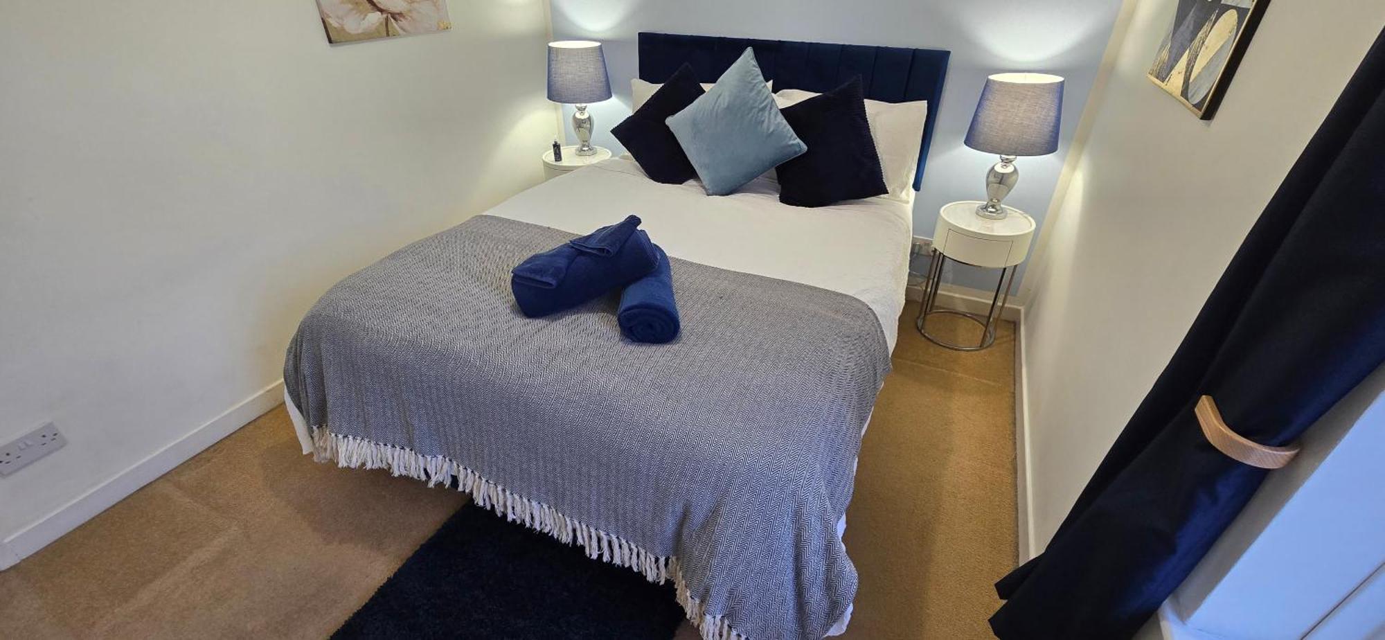 Rhubarb Retreat - Stylish House, Sleeps 5, 10 Mins To & Parking & Garden Durham