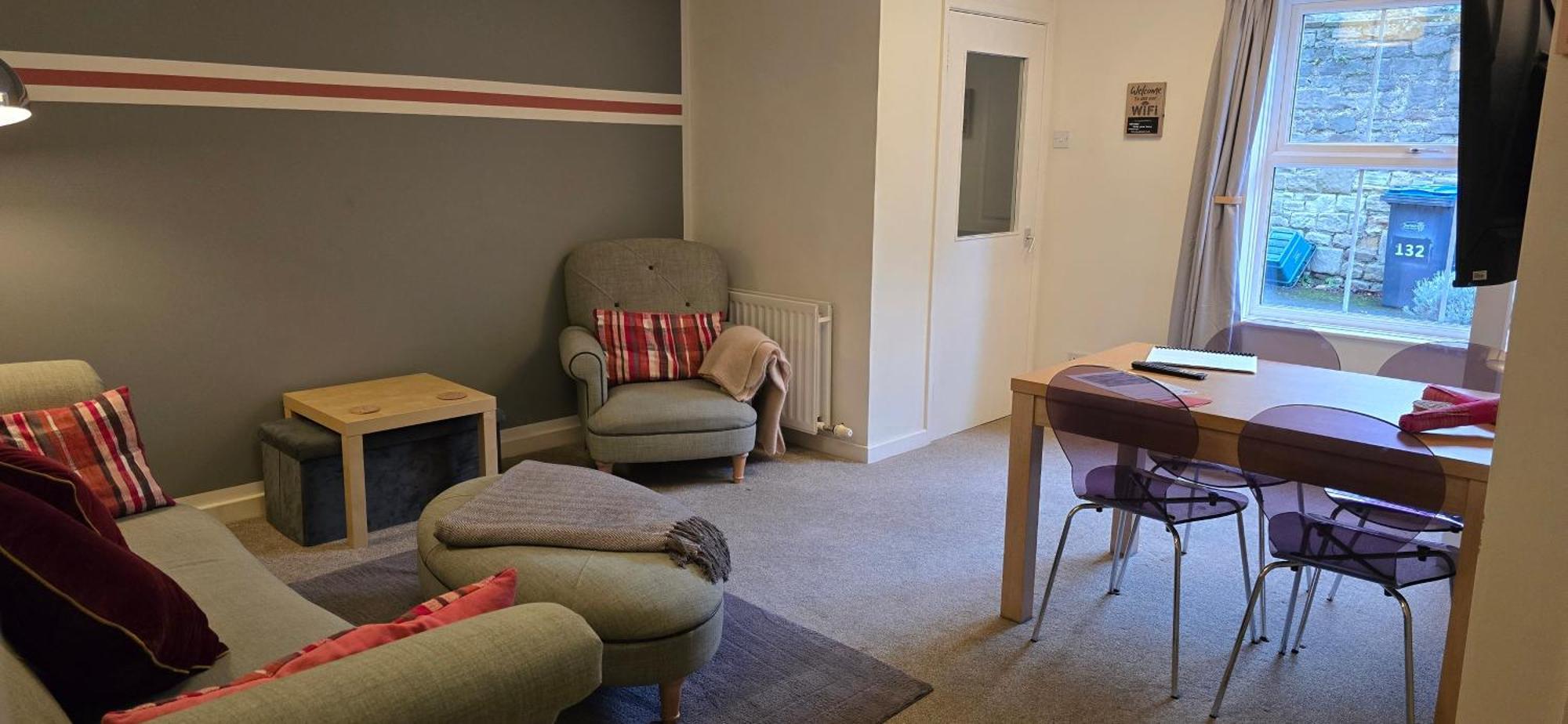 Rhubarb Retreat - Stylish House, Sleeps 5, 10 Mins To & Parking & Garden *